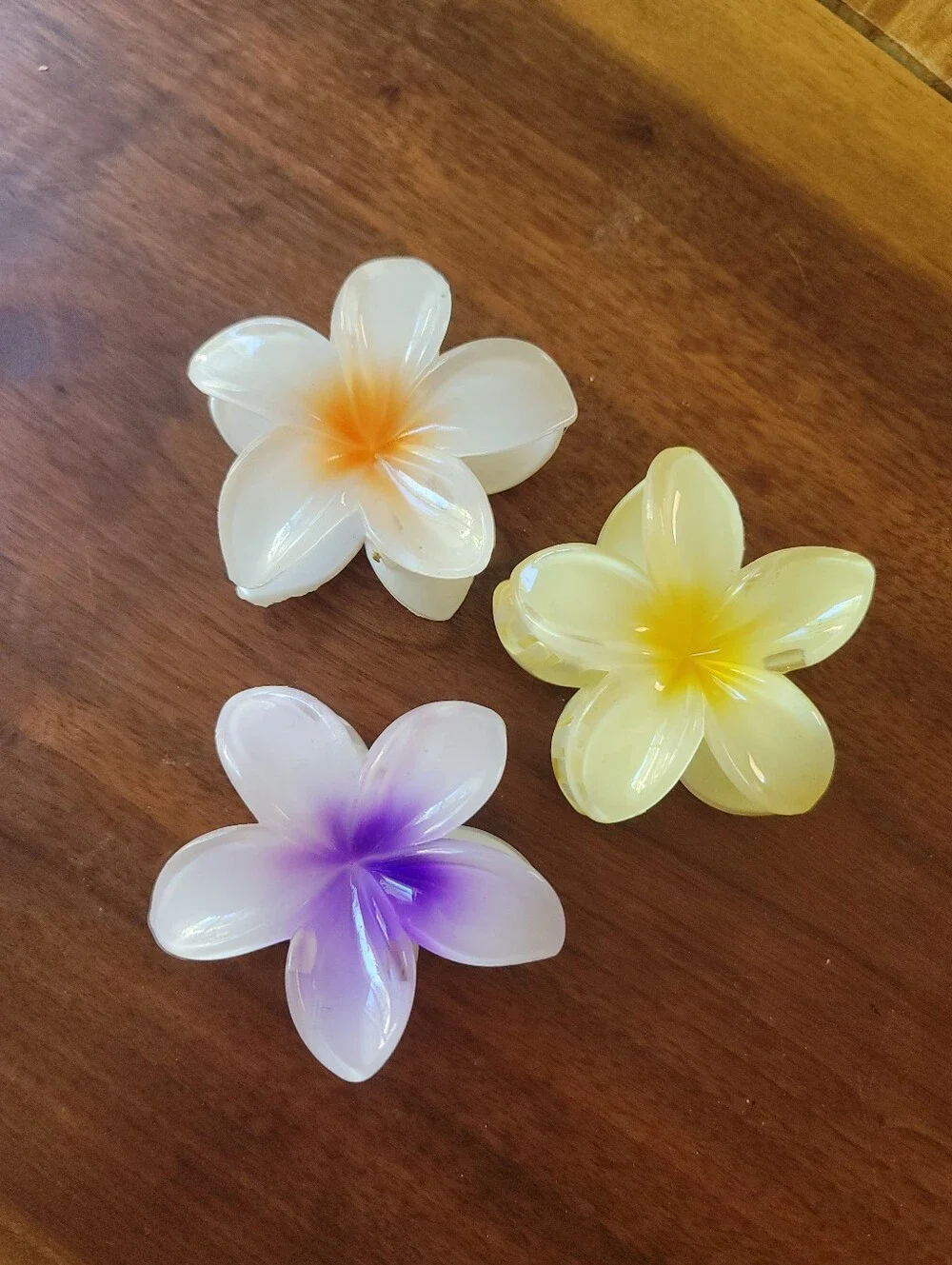 Hawaiian Flower Claw Clips Set Of 3 NWOT